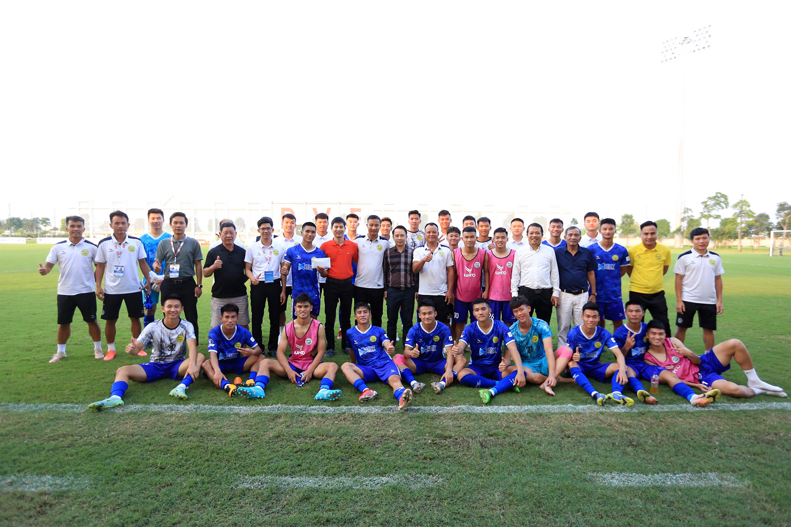 Hình ảnh trận Kon Tum 0-4 Hòa Bình FC