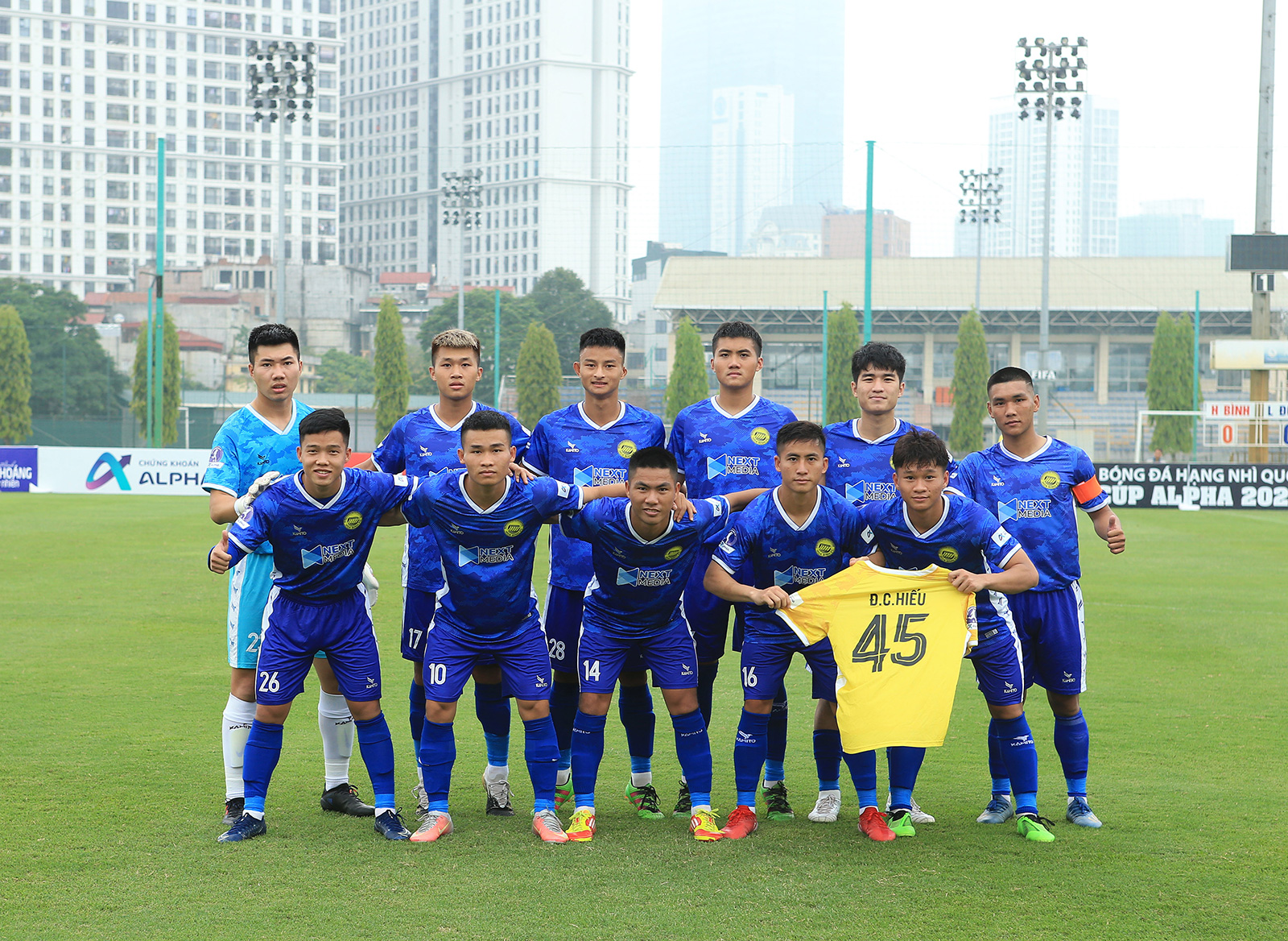 Hình ảnh trận Hòa Bình FC 2-2 Lâm Đồng HNQG 2022